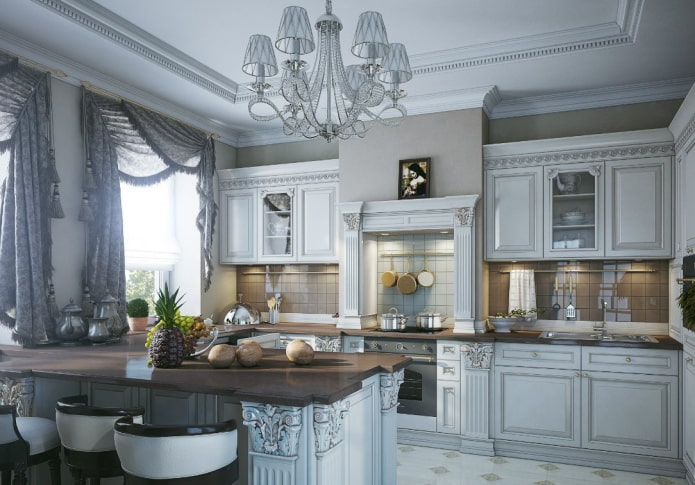 lambrequins con frange nell'interno della cucina