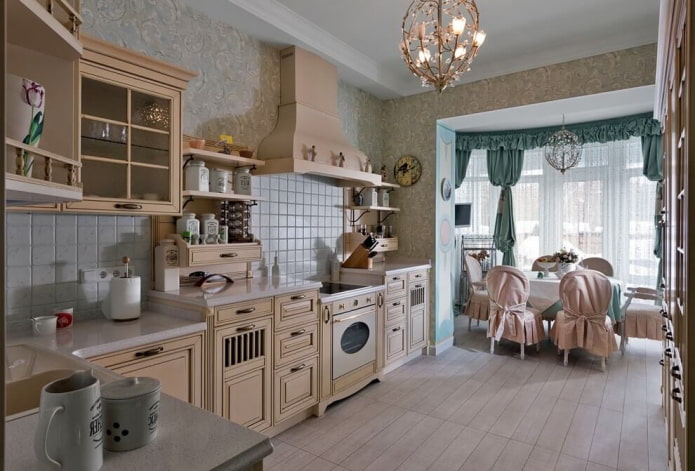 lambrequins in cucina in stile provenzale