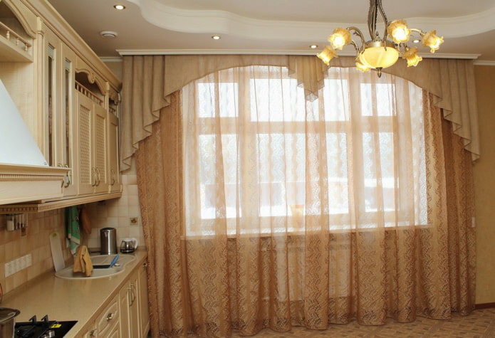 lambrequins nell'interno della cucina