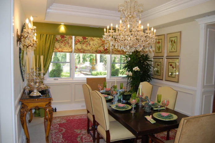 lambrequin verde all'interno