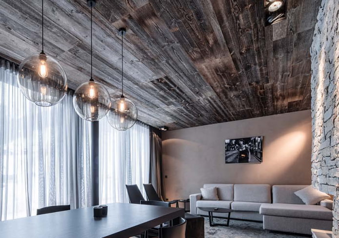 pannello laminato sul soffitto del soggiorno