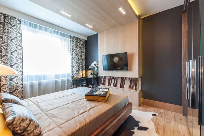 Soffitto in laminato nell'interno della camera da letto