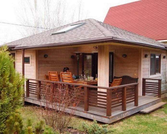 Stanza da bagno e gazebo combinati