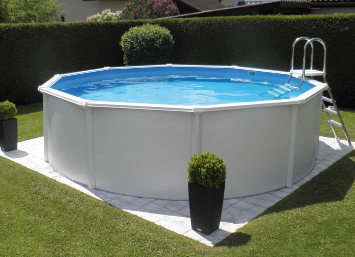 piscina estiva nella dacia