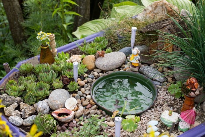 giardino decorativo in un'aiuola