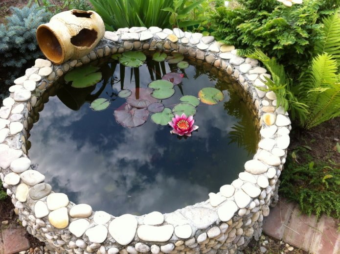 Pozzo in giardino