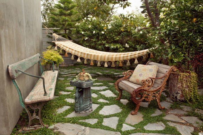 Area ricreativa con elementi decorativi