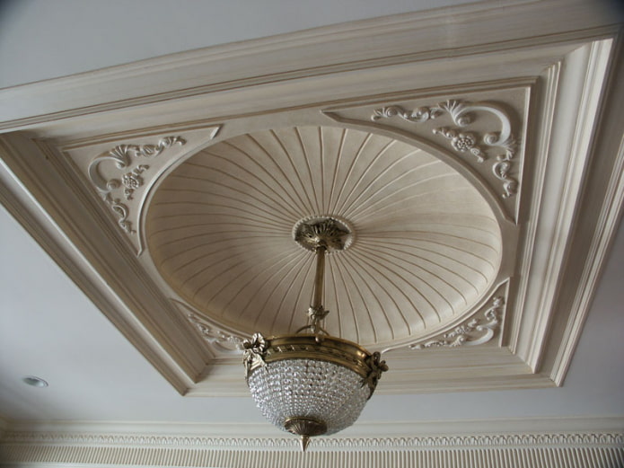 cupola in stucco sul soffitto