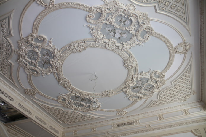 bassorilievo sul soffitto