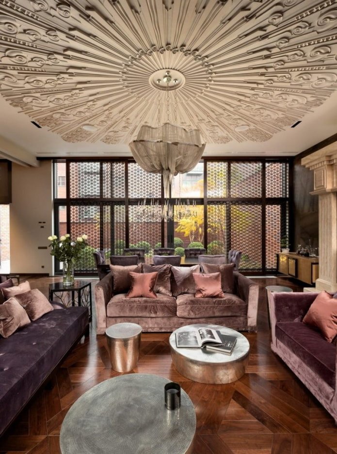 decorazione in stucco sul soffitto in stile art déco