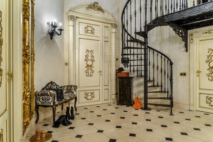 scala a chiocciola all'interno di una casa privata