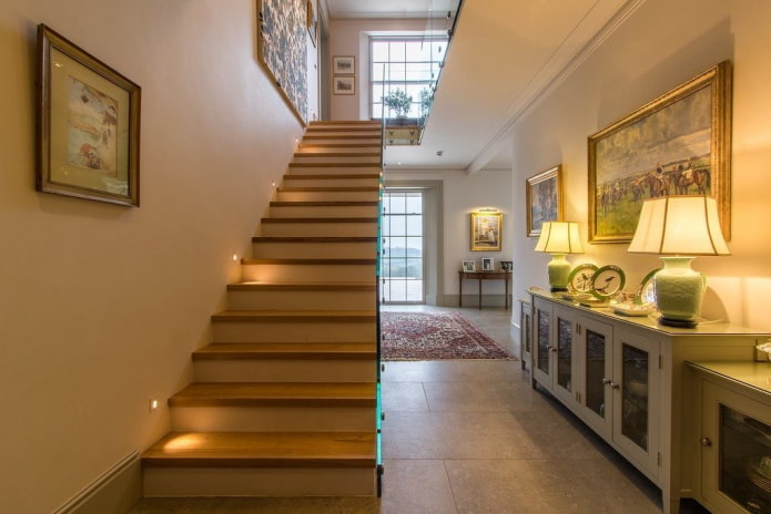 forme delle rampe di scale all'interno della casa