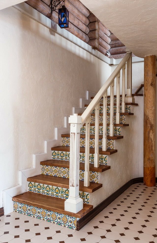 decorazione della scala all'interno di una casa privata