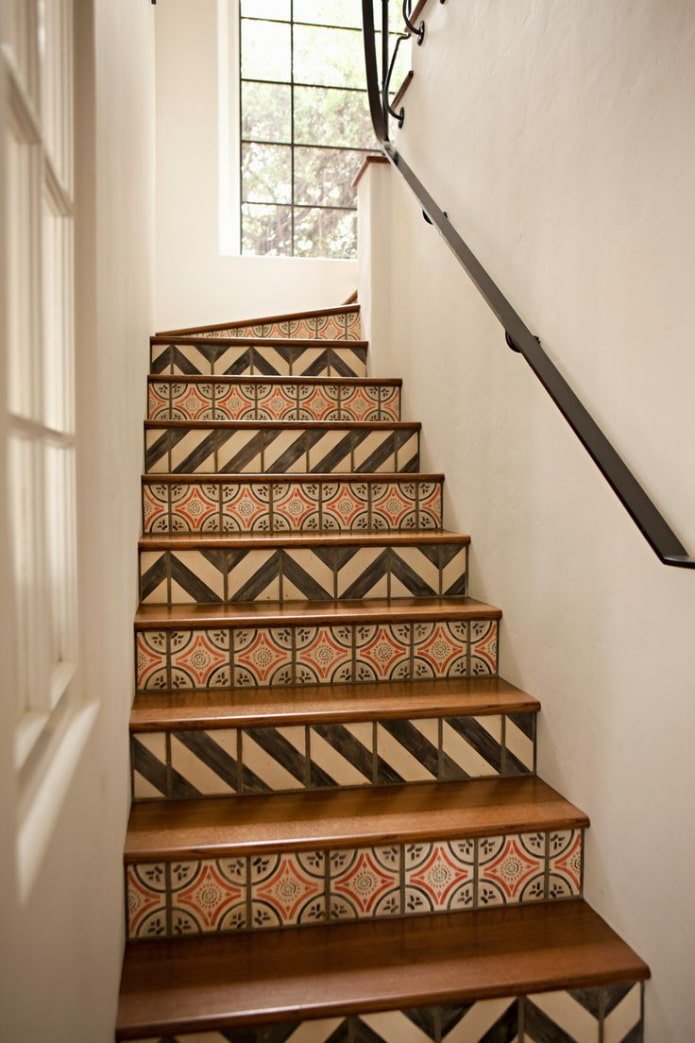 decorazione della scala all'interno di una casa privata