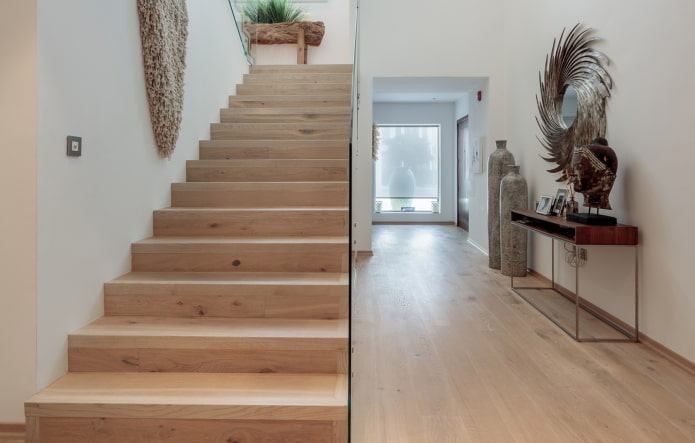 decorazione della scala all'interno di una casa privata