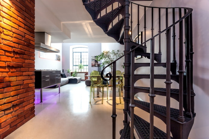 scala all'interno della casa in stile loft