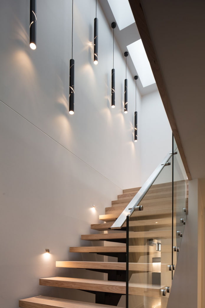 illuminazione delle scale all'interno di una casa privata