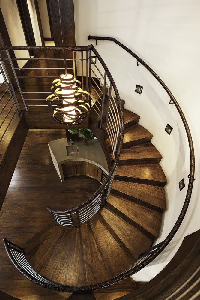 illuminazione delle scale all'interno di una casa privata