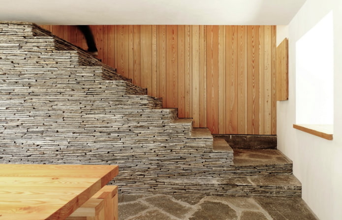 decorazione della scala all'interno di una casa privata