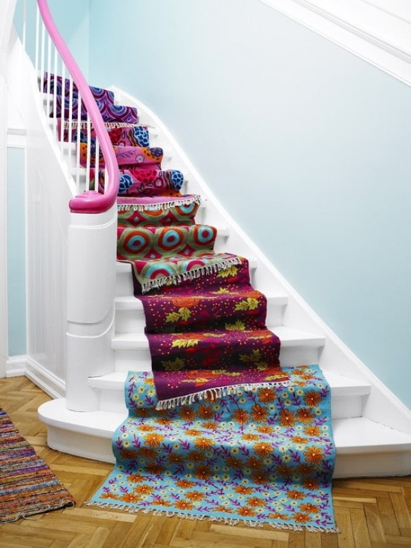 decorazione delle scale all'interno di una casa privata