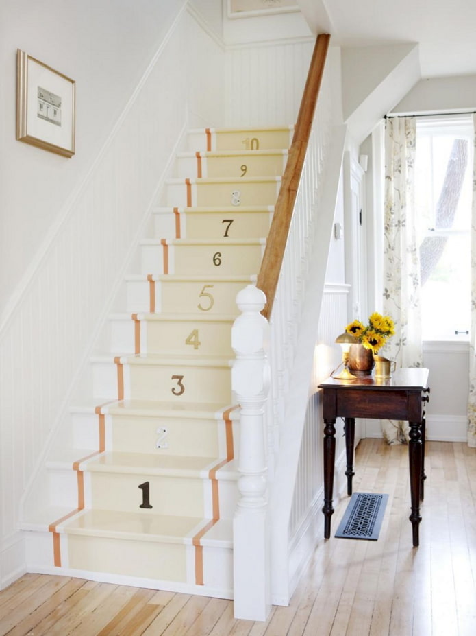 design delle scale all'interno di una casa privata