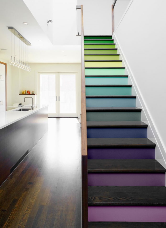 design delle scale all'interno di una casa privata