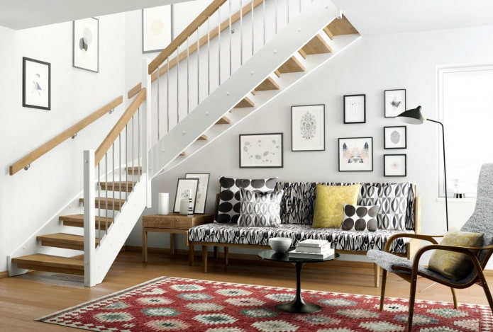 scala all'interno di una casa in stile scandinavo stile