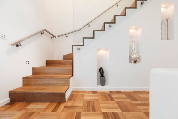 design delle scale all'interno di una casa privata