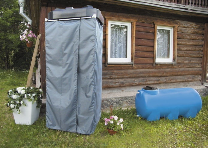 doccia estiva mobile con tenda