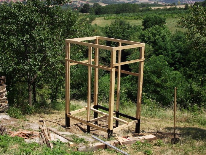 doccia estiva in legno