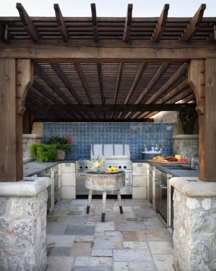 rifiniture in pietra di un gazebo