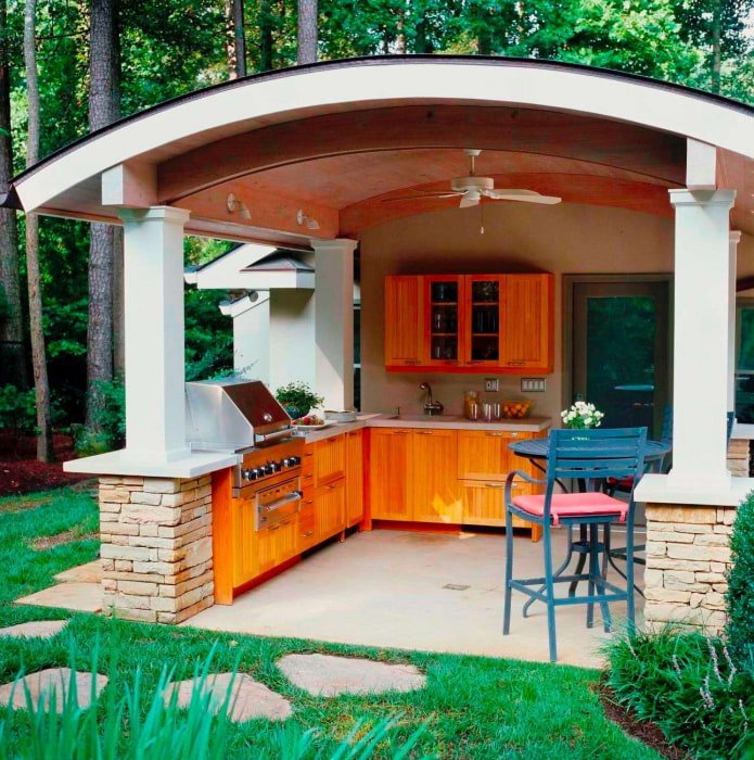 cucina sotto una tettoia