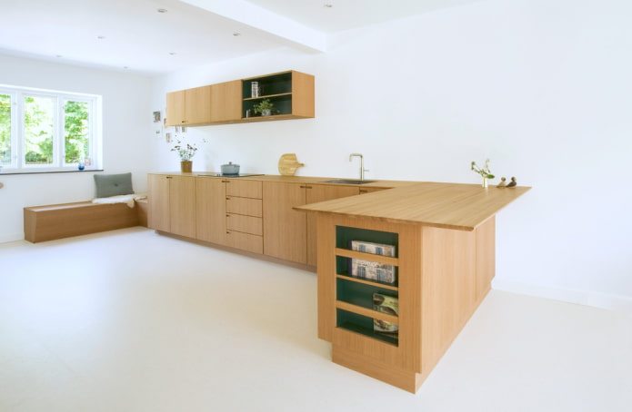 linoleum bianco nell'interno della cucina