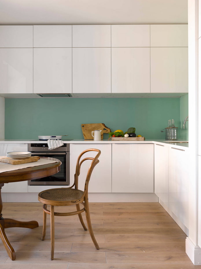 linoleum sulla parete dell'interno della cucina