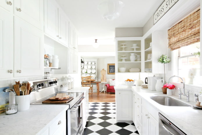 Cucina con linoleum bianco e nero