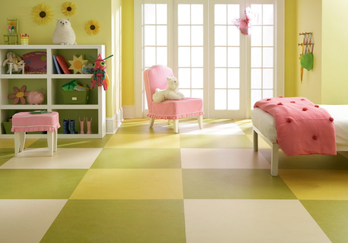 linoleum sul pavimento nell'interno della stanza dei bambini