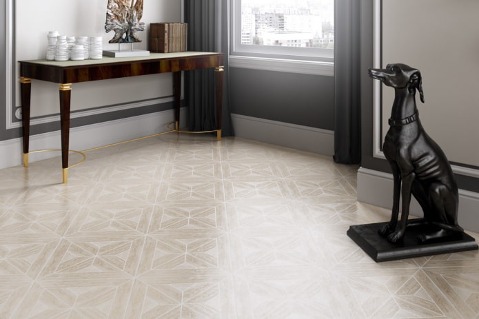 linoleum chiaro all'interno