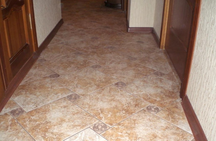 linoleum sotto le piastrelle