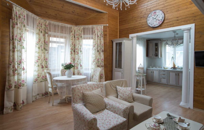 tende in lino con fiori all'interno