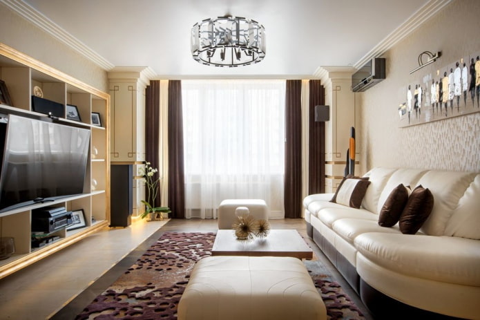 soffitto teso con lampadario in soggiorno