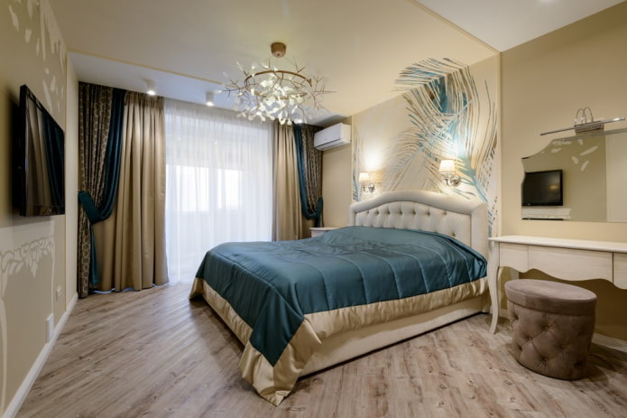 soffitto teso con un lampadario in camera da letto