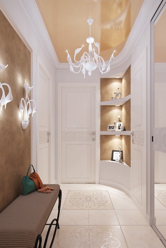 soffitto teso con lampadario nel corridoio