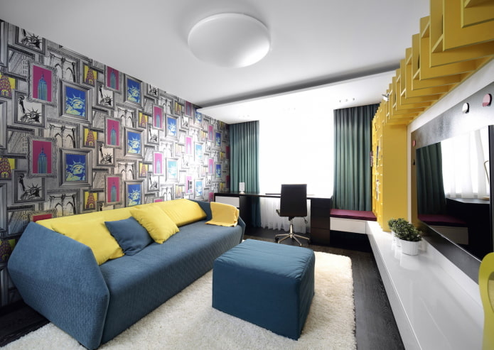 soffitto teso con lampadario all'interno