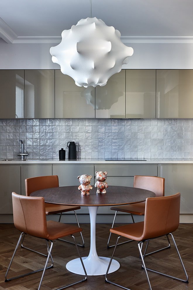 lampadario nell'interno della cucina in stile moderno
