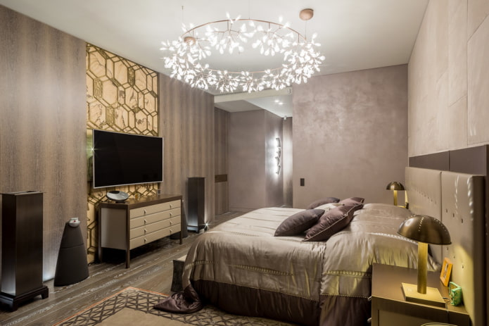 lampadario sul soffitto nell'interno della camera da letto