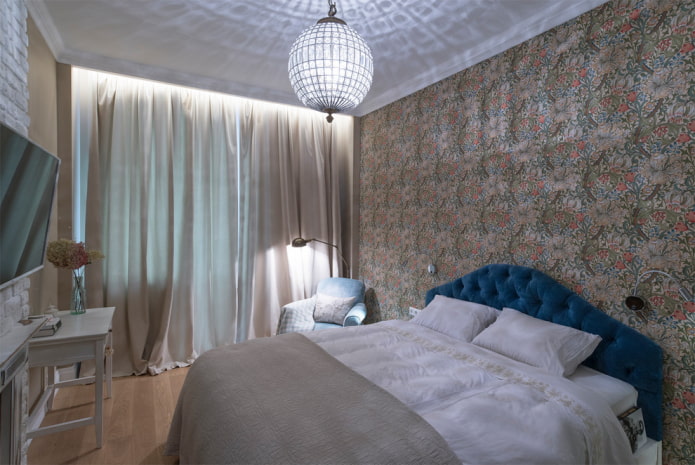 lampadario a soffitto nell'arredamento della camera da letto