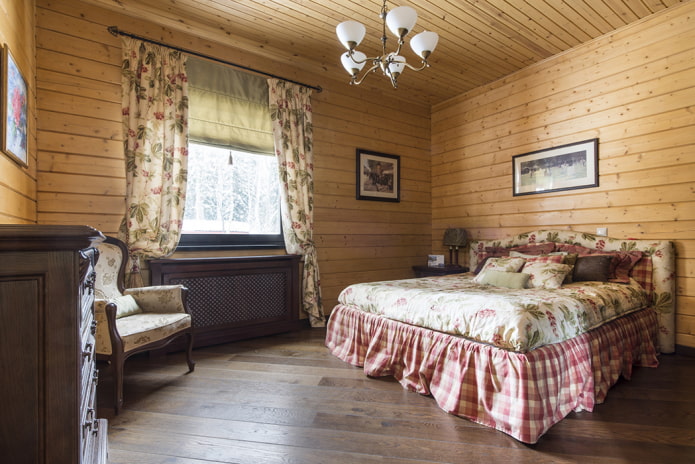 lampadario sul soffitto nell'interno della camera da letto