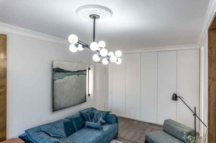 lampadario nel corridoio