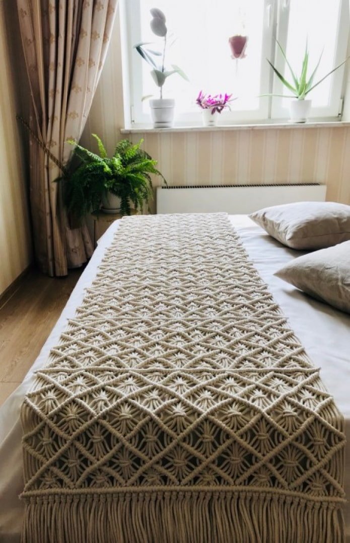 coperta da letto in macramè