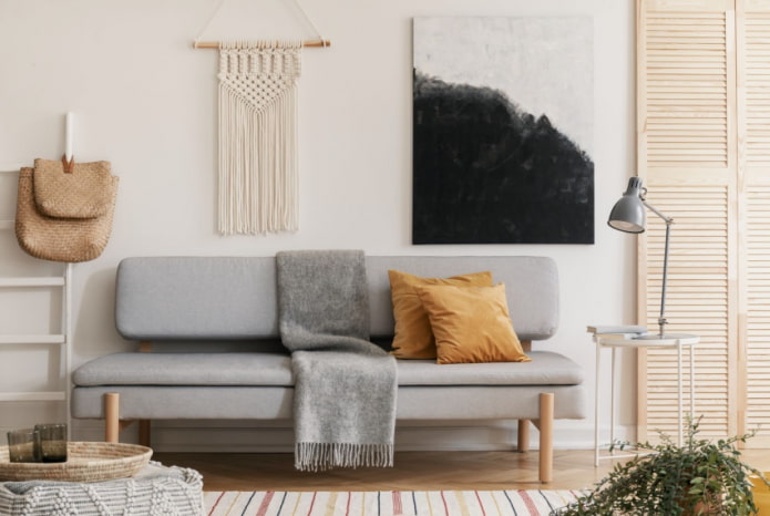 decorare la parete sopra il divano